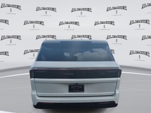 New 2026 Lincoln Navigator L Premier AWD/4WD image 4