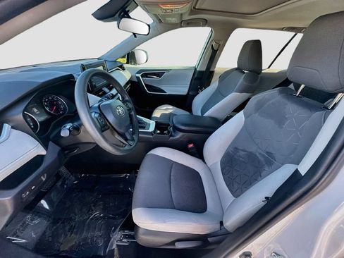 Used 2019 Toyota RAV4 XLE FWD image 16