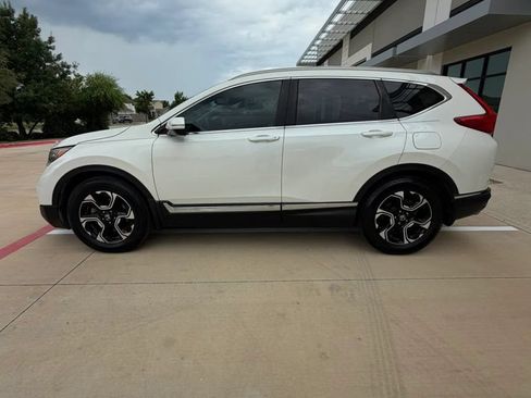 Used 2017 Honda CR-V Touring image 2