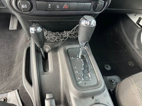 Used 2015 Jeep Wrangler Unlimited Sport image 33