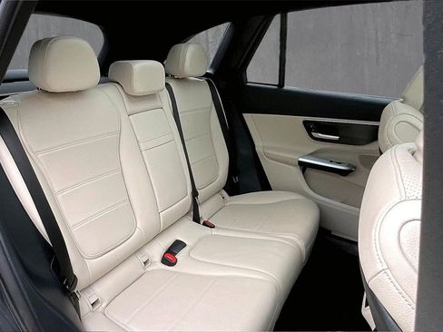 Used 2023 Mercedes-Benz GLC 300 4MATIC image 24