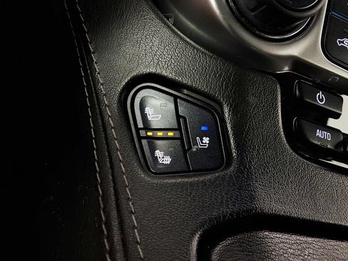 Used 2018 Chevrolet Tahoe Premier RWD image 16
