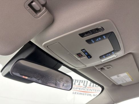 Used 2024 Toyota Sienna LE image 18