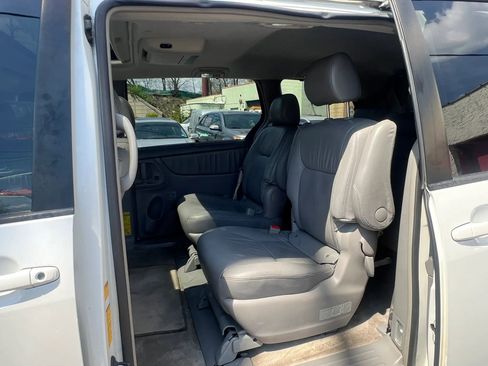 Used 2008 Toyota Sienna XLE Limited FWD image 28
