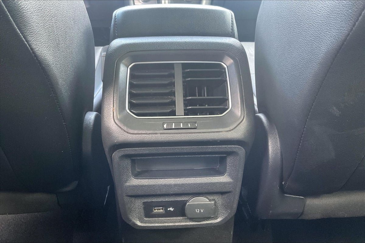 Used 2018 Volkswagen Tiguan SE w/ Panoramic Sunroof Package FWD image 33