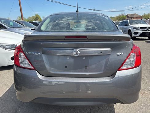 Used 2018 Nissan Versa SV FWD image 5