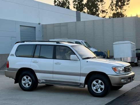 Used 2000 Toyota Land Cruiser w/ Convenience Pkg AWD/4WD image 9