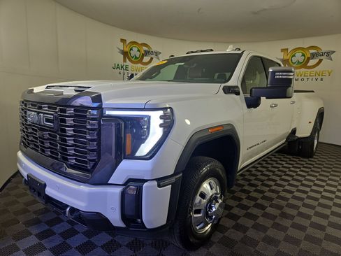 Used 2024 GMC Sierra 3500 Denali Ultimate image 3