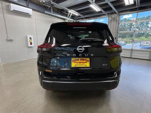 Used 2024 Nissan Rogue SV FWD image 4