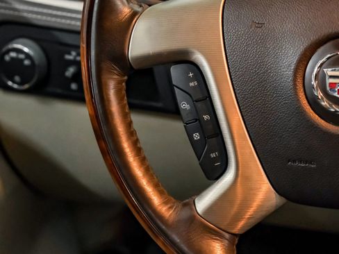 Used 2014 Cadillac Escalade ESV Platinum RWD image 17