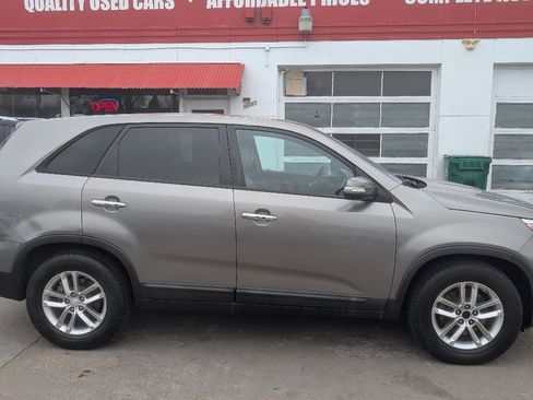 Used 2014 Kia Sorento LX image 4