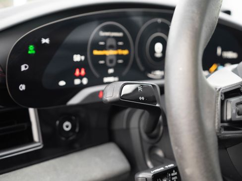 Used 2023 Porsche Taycan GTS image 17