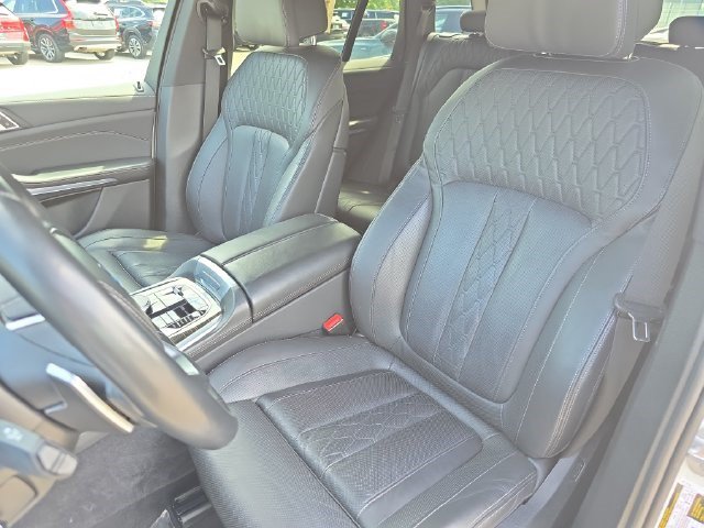 Used 2025 BMW X5 xDrive50e AWD/4WD image 16