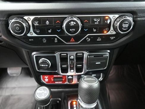 Used 2024 Jeep Gladiator Mojave AWD/4WD image 31