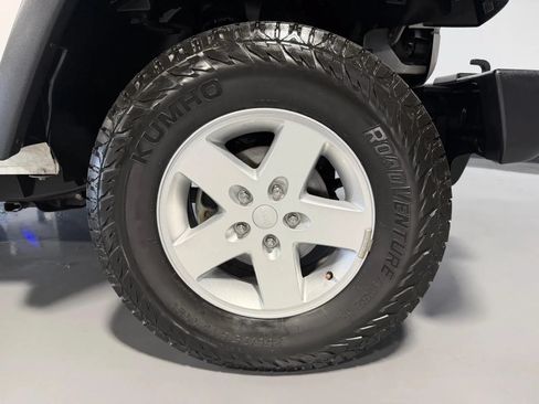 Used 2017 Jeep Wrangler Sport w/ Quick Order Package 24S AWD/4WD image 9