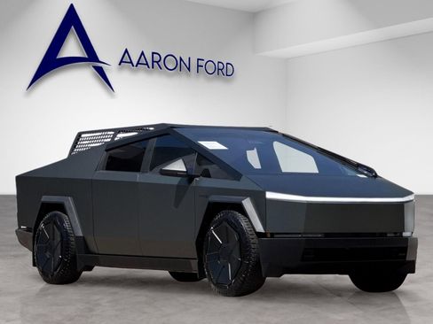 Used 2024 Tesla Cybertruck AWD Crew Cab image 8