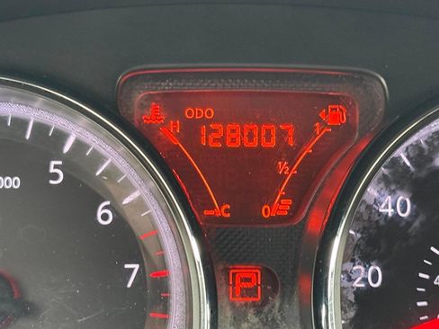 Used 2014 Nissan Versa SV image 29