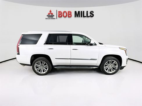 Used 2018 Cadillac Escalade Luxury w/ LPO, Radiant Package image 8