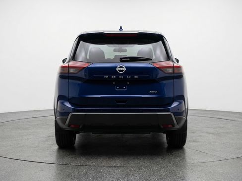 Used 2025 Nissan Rogue SV image 7