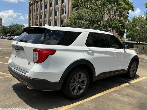 Used 2022 Ford Explorer XLT w/ Equipment Group 202A RWD image 6