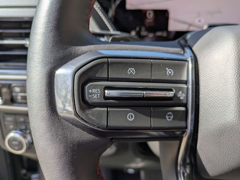 Certified 2025 GMC Yukon AT4 Ultimate AWD/4WD image 17