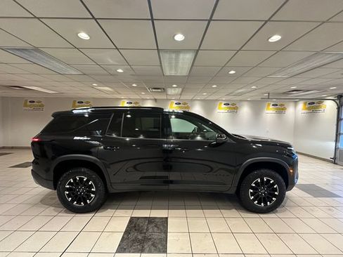 Used 2024 Chevrolet Traverse Z71 AWD/4WD image 3