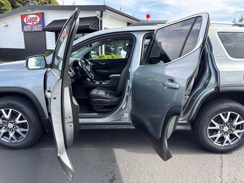Used 2023 GMC Acadia SLT image 24