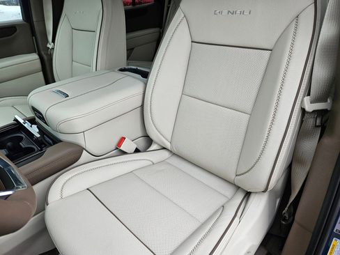 New 2026 GMC Yukon Denali image 19