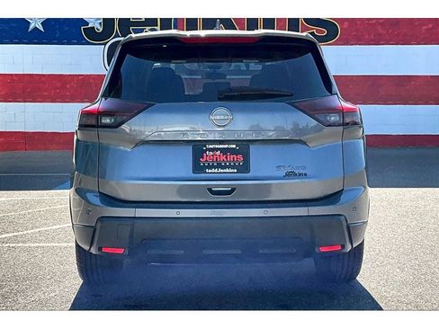 Used 2024 Nissan Rogue SV image 4