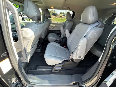 Used 2023 Toyota Sienna XLE w/ XLE Plus Package AWD/4WD image 25