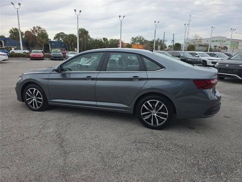 Used 2025 Volkswagen Jetta SE w/ Sunroof Package image 6