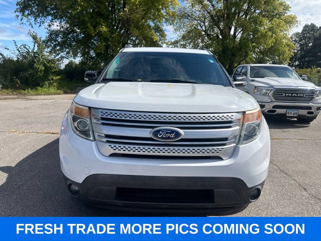 Used 2015 Ford Explorer XLT w/ Equipment Group 202B FWD image 3