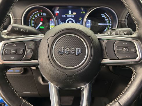 Used 2022 Jeep Wrangler Unlimited Sahara w/ Cold Weather Group AWD/4WD image 15