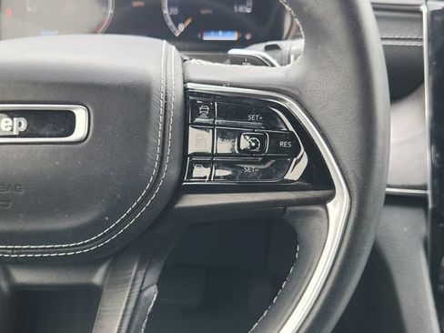 Used 2022 Jeep Grand Cherokee Overland w/ Luxury Tech Group IV AWD/4WD image 29