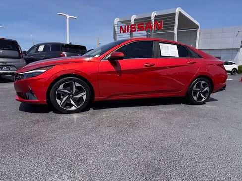 Used 2021 Hyundai Elantra Limited w/ Cargo Package FWD image 2