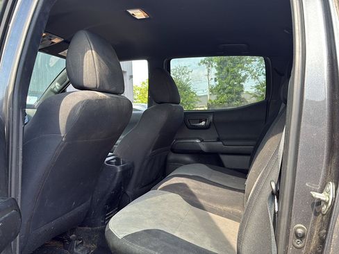 Used 2020 Toyota Tacoma TRD Off-Road AWD/4WD image 10