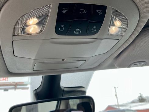 Used 2022 Chrysler Voyager LX image 10