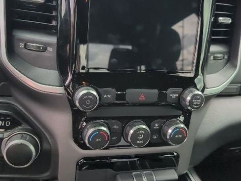 Used 2022 RAM 1500 Big Horn AWD/4WD image 11