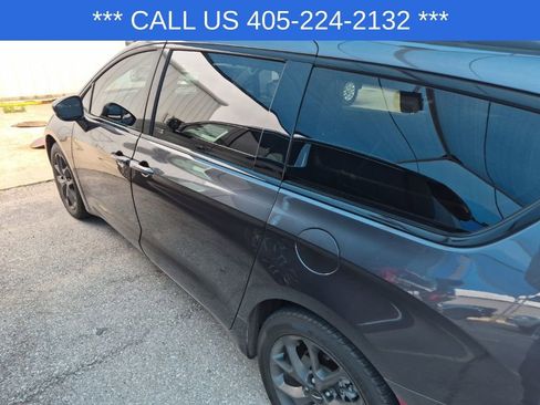 Used 2021 Chrysler Pacifica Touring w/ S Appearance Package FWD image 8