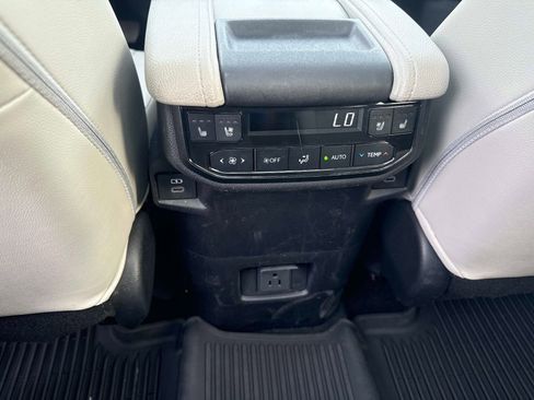 Used 2024 Toyota Grand Highlander AWD image 16