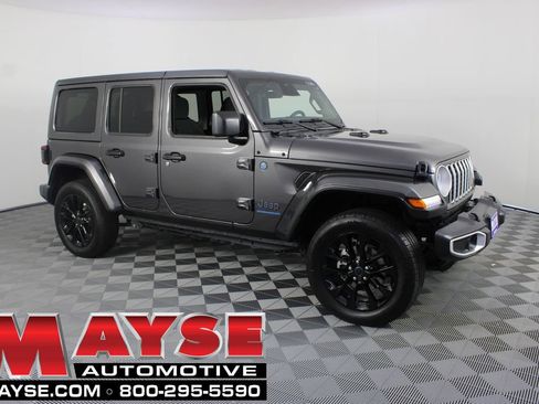 Used 2025 Jeep Wrangler Unlimited Sahara w/ Safety Group AWD/4WD image 1