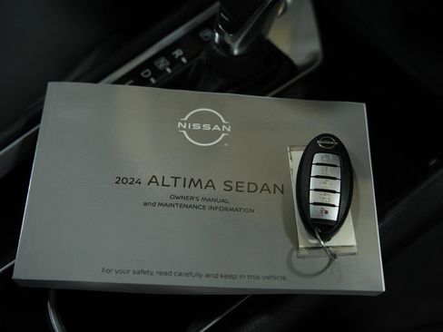 Used 2024 Nissan Altima 2.5 SV image 40