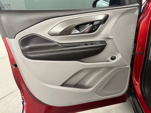 Used 2023 GMC Terrain SLE w/ Driver Convenience Package image 29