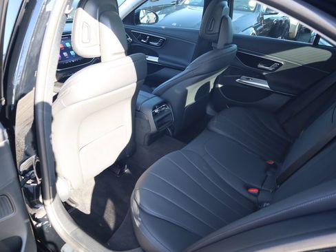 Used 2025 Mercedes-Benz E 450 4MATIC Sedan image 10