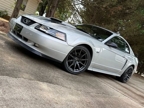 Used 2001 Ford Mustang GT RWD image 4