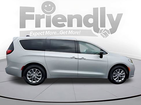 New 2026 Chrysler Pacifica Select image 6