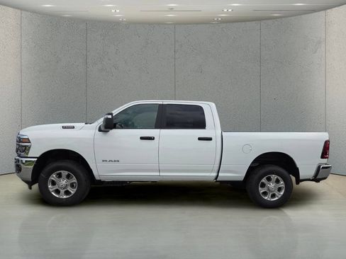 New 2026 RAM 2500 Big Horn AWD/4WD image 9