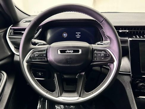 Used 2024 Jeep Grand Cherokee Laredo image 26