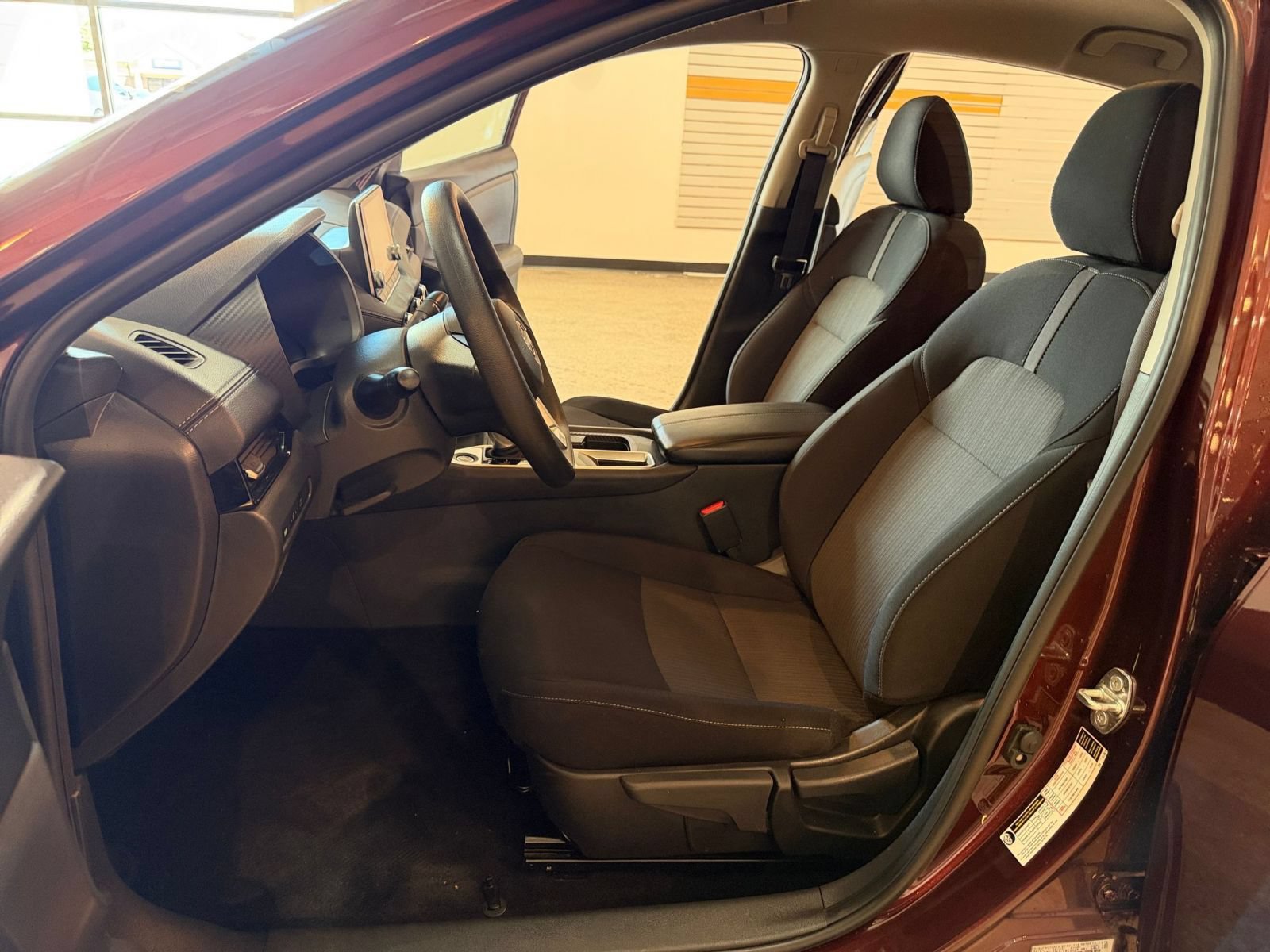 Used 2025 Nissan Sentra SV FWD image 25