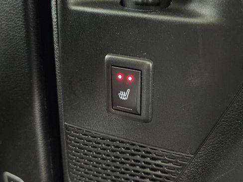 Used 2023 Chrysler Pacifica Limited FWD image 27